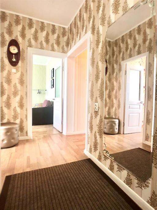 Cozy Three-Room Apartment With Mountain View Almatî Exterior foto